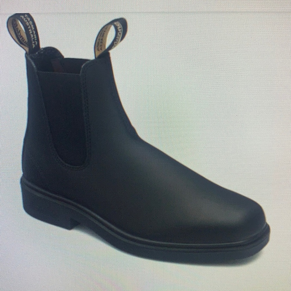 Blundstones: Women’s dress Chelsea boots. Excellent lightly used condition